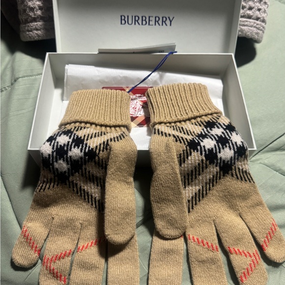Burberry Tan and Black Check Cashmere Blend Gloves - Picture 3 of 5